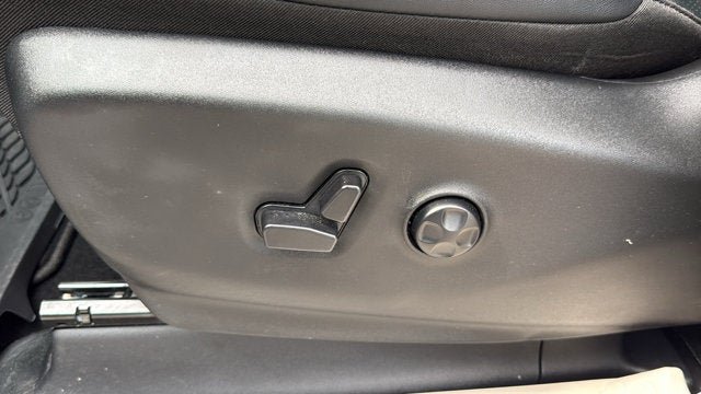 Certified 2024 Chrysler Pacifica Touring-L AWD/4WD image 14