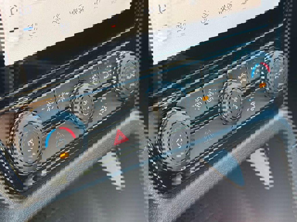 Used 2025 Ford Ranger Lariat w/ FX4 Off-Road Package image 29