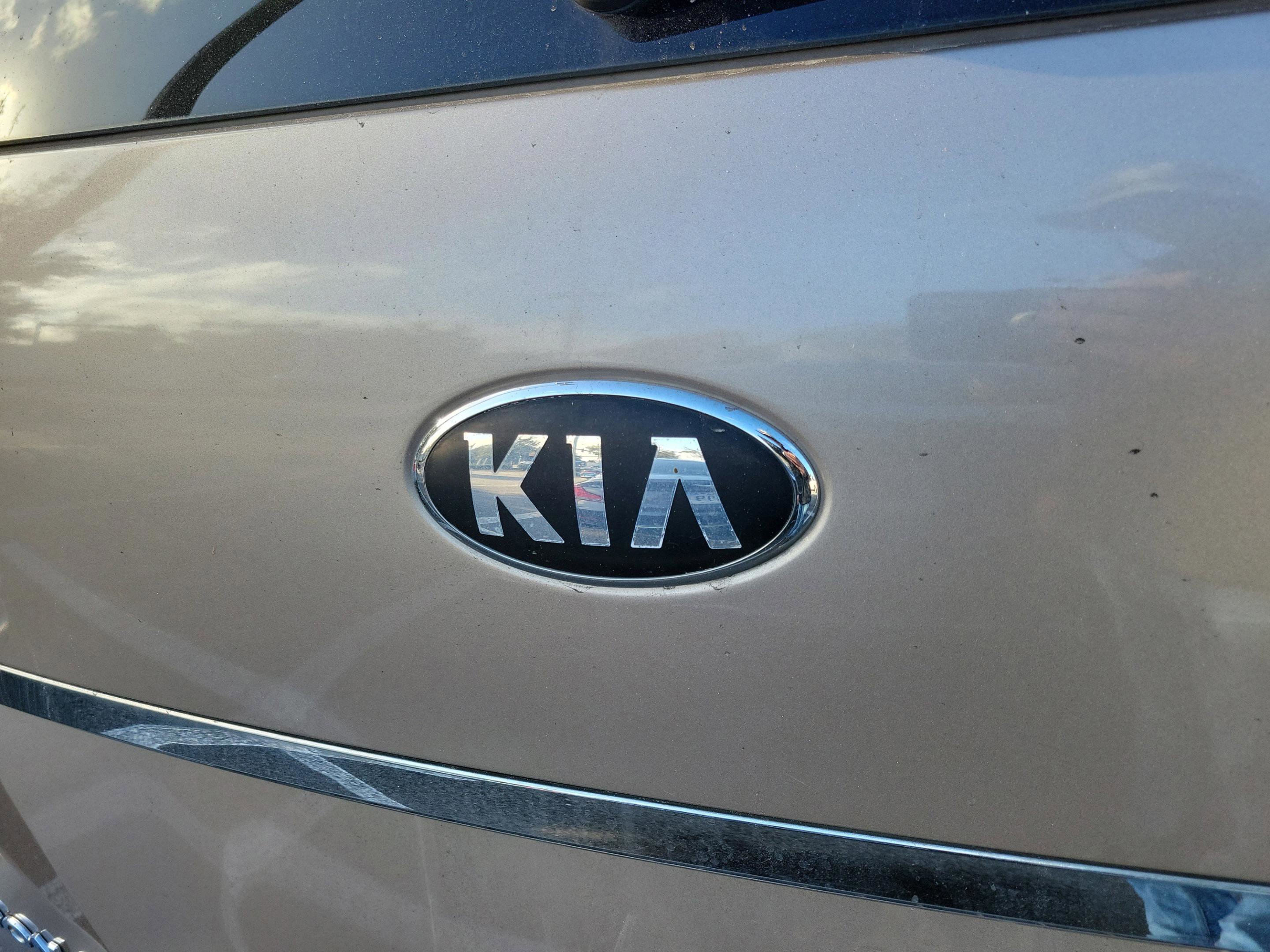 Used 2016 Kia Sedona LX w/ LX Convenience Package image 21