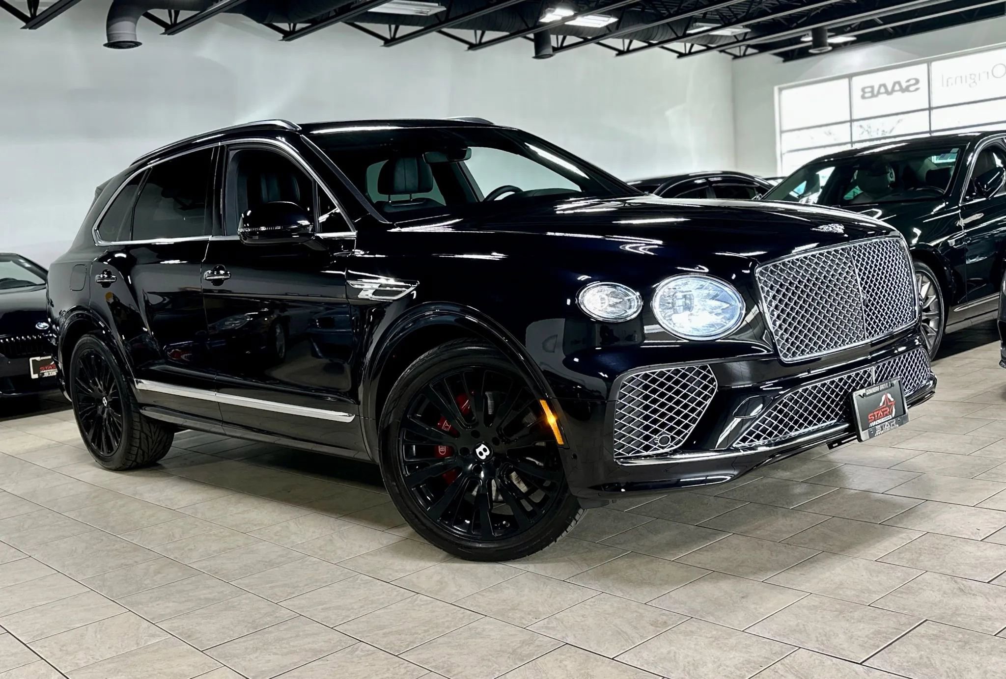 Used 2021 Bentley Bentayga image 1