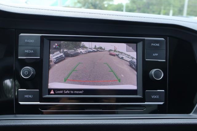 Certified 2022 Volkswagen Jetta SE w/ Panoramic Sunroof Package image 25