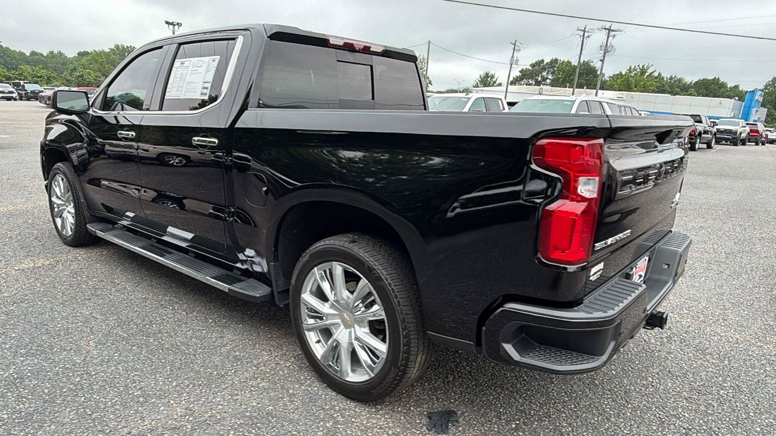 Used 2020 Chevrolet Silverado 1500 High Country w/ Technology Package AWD/4WD image 11
