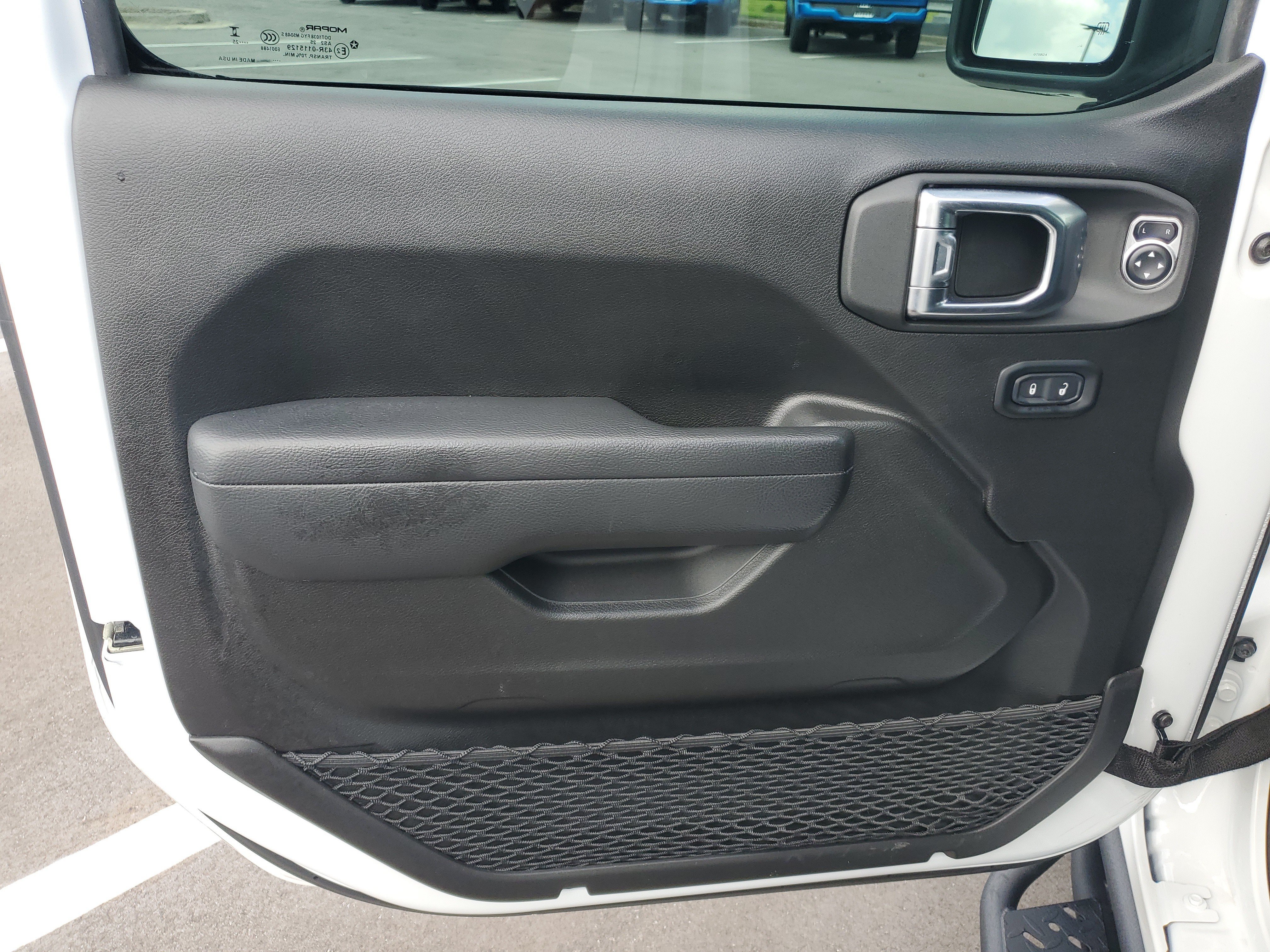 Used 2025 Jeep Gladiator Sport AWD/4WD image 11