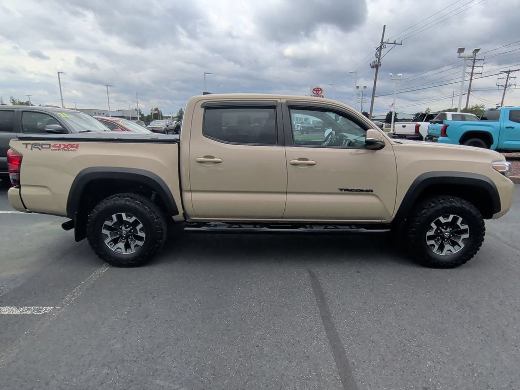 Used 2019 Toyota Tacoma TRD Off-Road AWD/4WD image 9