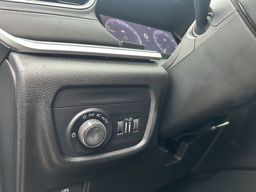 Used 2025 Jeep Grand Cherokee L Laredo w/ Luxury Tech Group I image 15