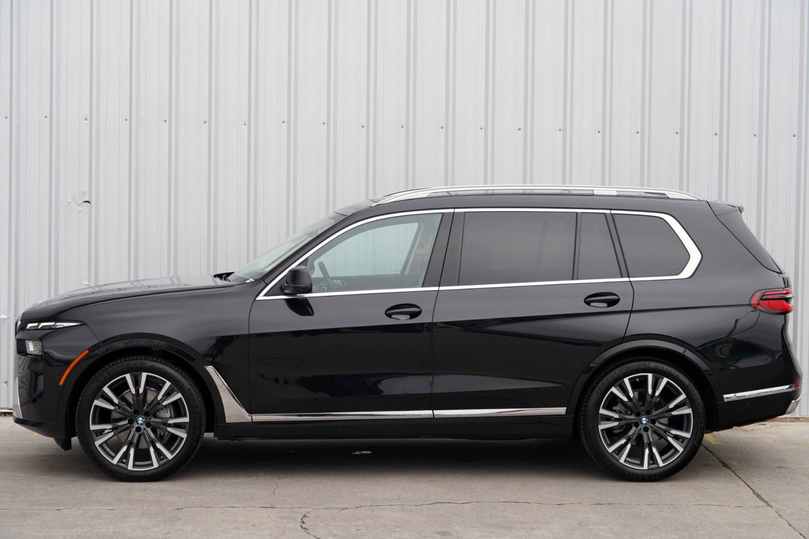 Used 2025 BMW X7 xDrive40i w/ Parking Assistance Package AWD/4WD image 54