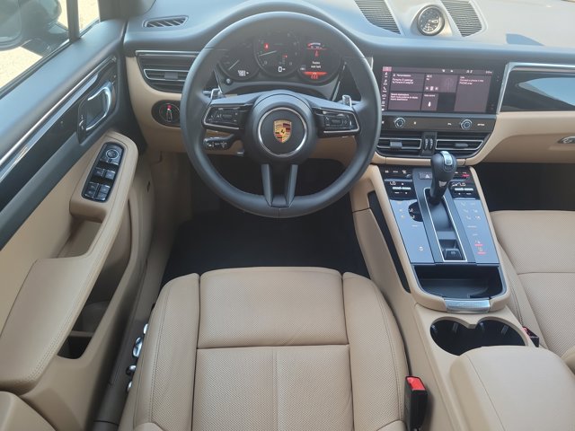 Certified 2025 Porsche Macan AWD/4WD image 17