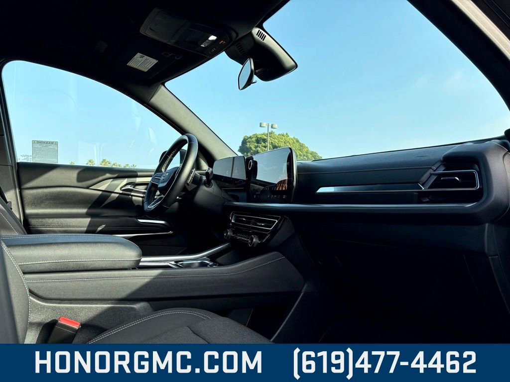 Used 2024 Chevrolet Traverse LT image 23