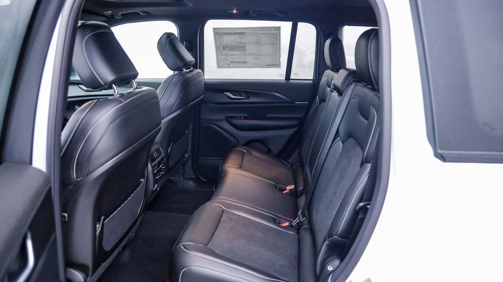 New 2025 Jeep Grand Cherokee Altitude image 20