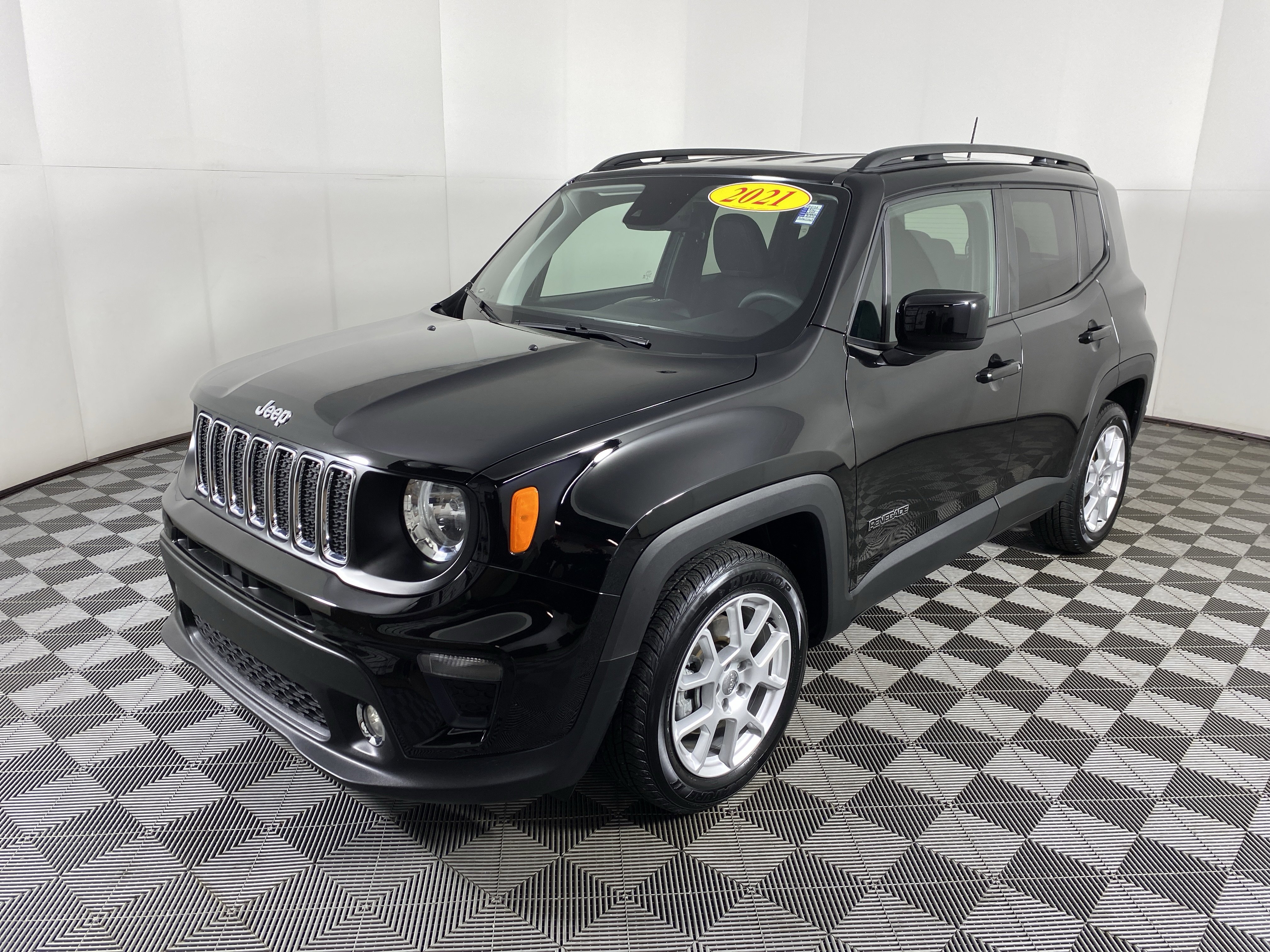 Used 2021 Jeep Renegade Latitude FWD image 9