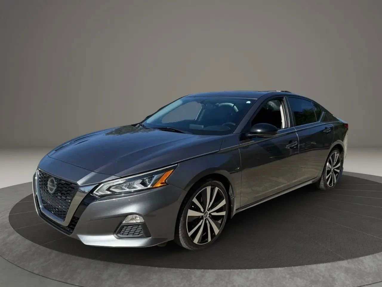 Used 2019 Nissan Altima 2.5 SR w/ SR Premium Package image 3