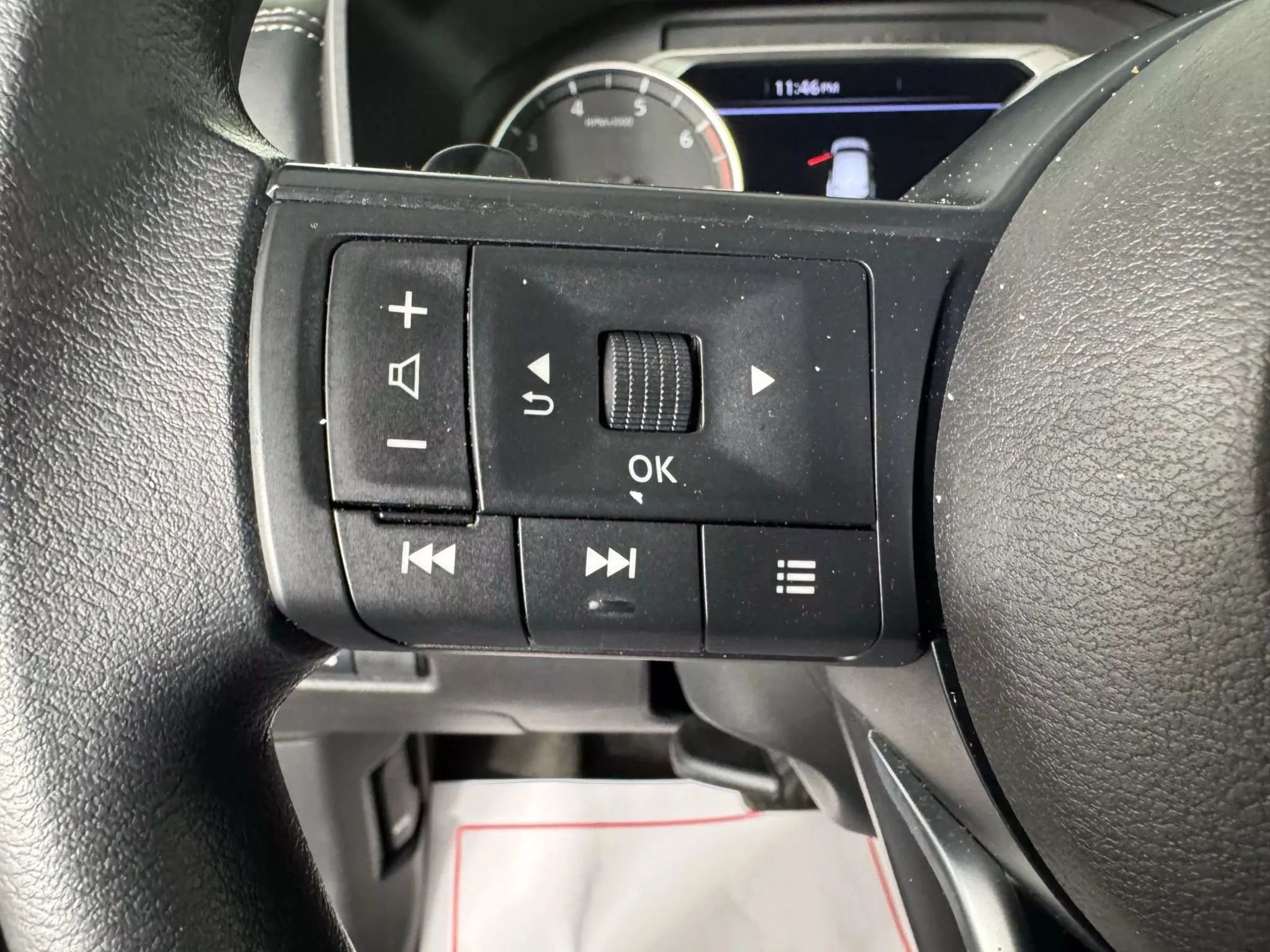 Used 2024 Nissan Rogue SV AWD/4WD image 16