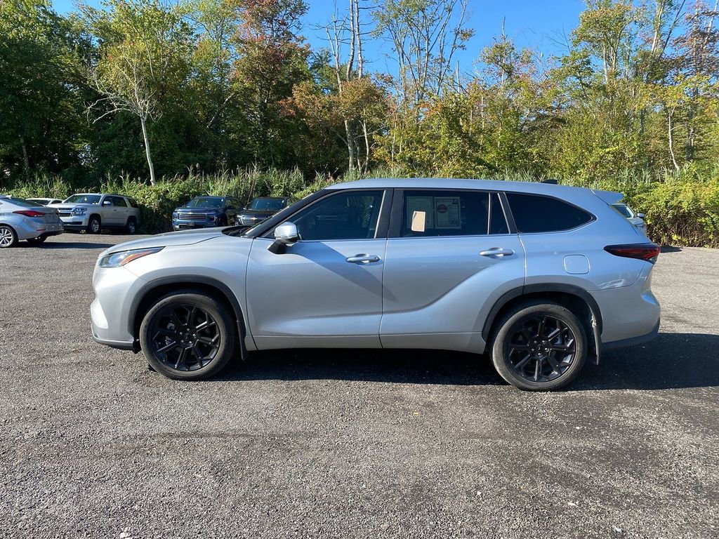 Used 2024 Toyota Highlander LE image 9
