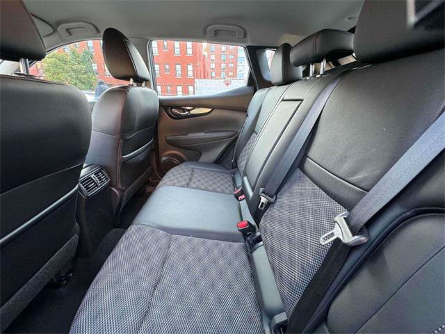 Used 2022 Nissan Rogue Sport SV w/ Technology Package AWD/4WD image 10