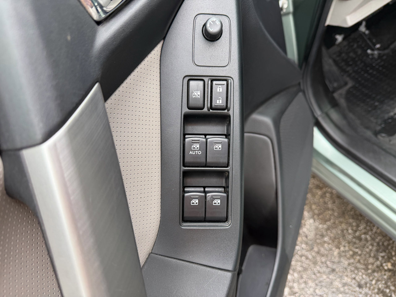 Used 2014 Subaru Forester 2.5i Limited image 14