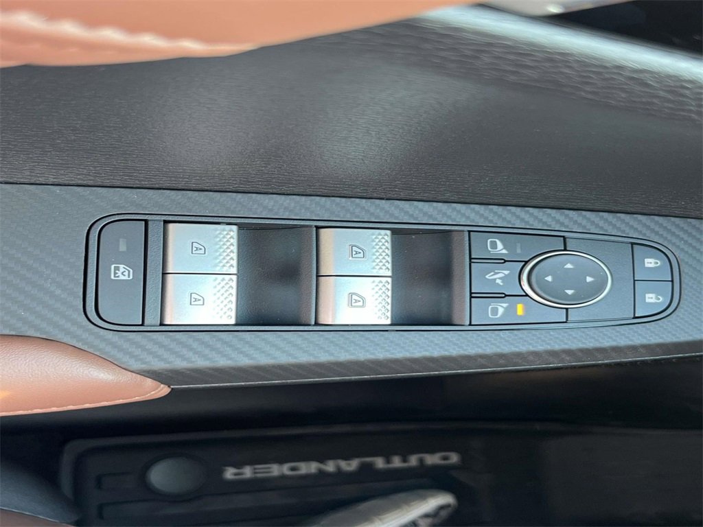 New 2025 Mitsubishi Outlander SEL image 27