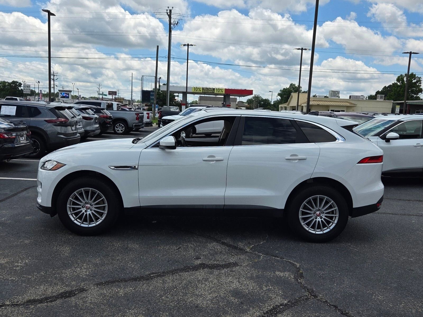 Used 2019 Jaguar F-PACE AWD/4WD image 4