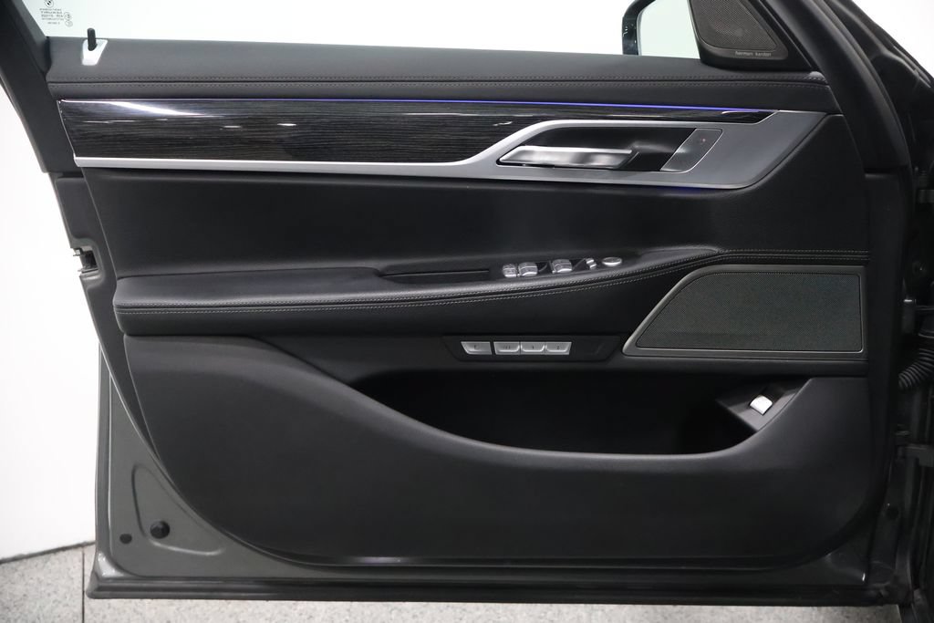 Used 2018 BMW 740i RWD image 12