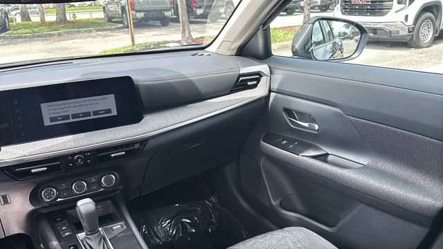 Used 2025 Nissan Kicks SV image 15