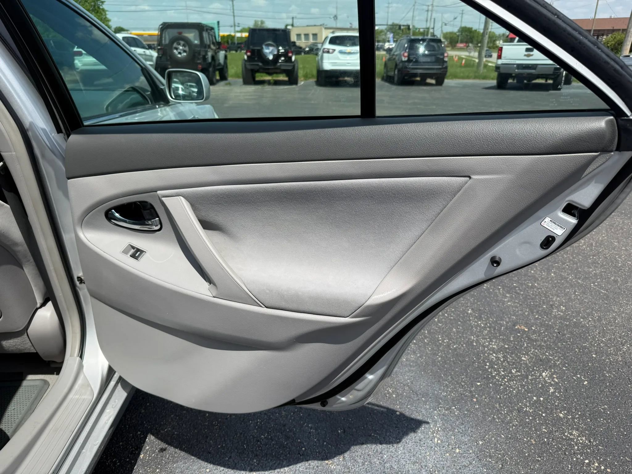 Used 2011 Toyota Camry LE FWD image 16