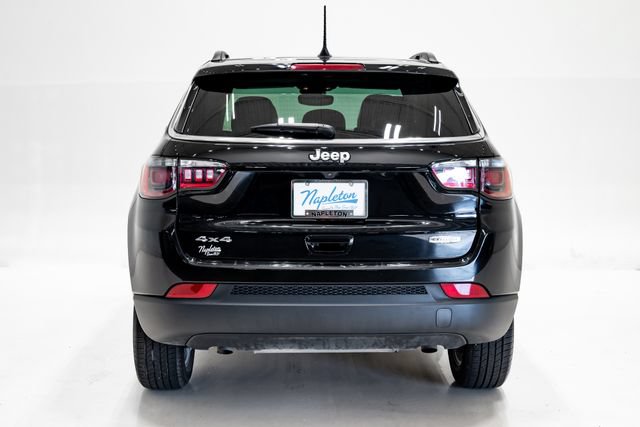Used 2025 Jeep Compass Latitude w/ Sun & Sound Group AWD/4WD image 37