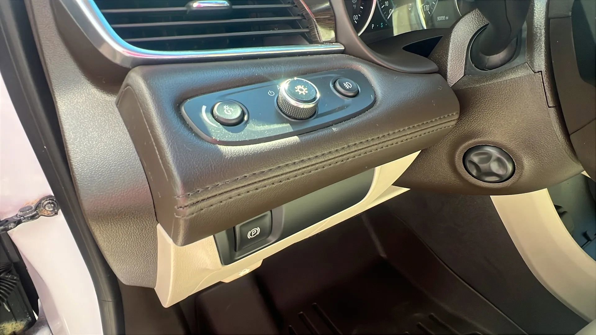 Used 2017 Buick LaCrosse Preferred image 25