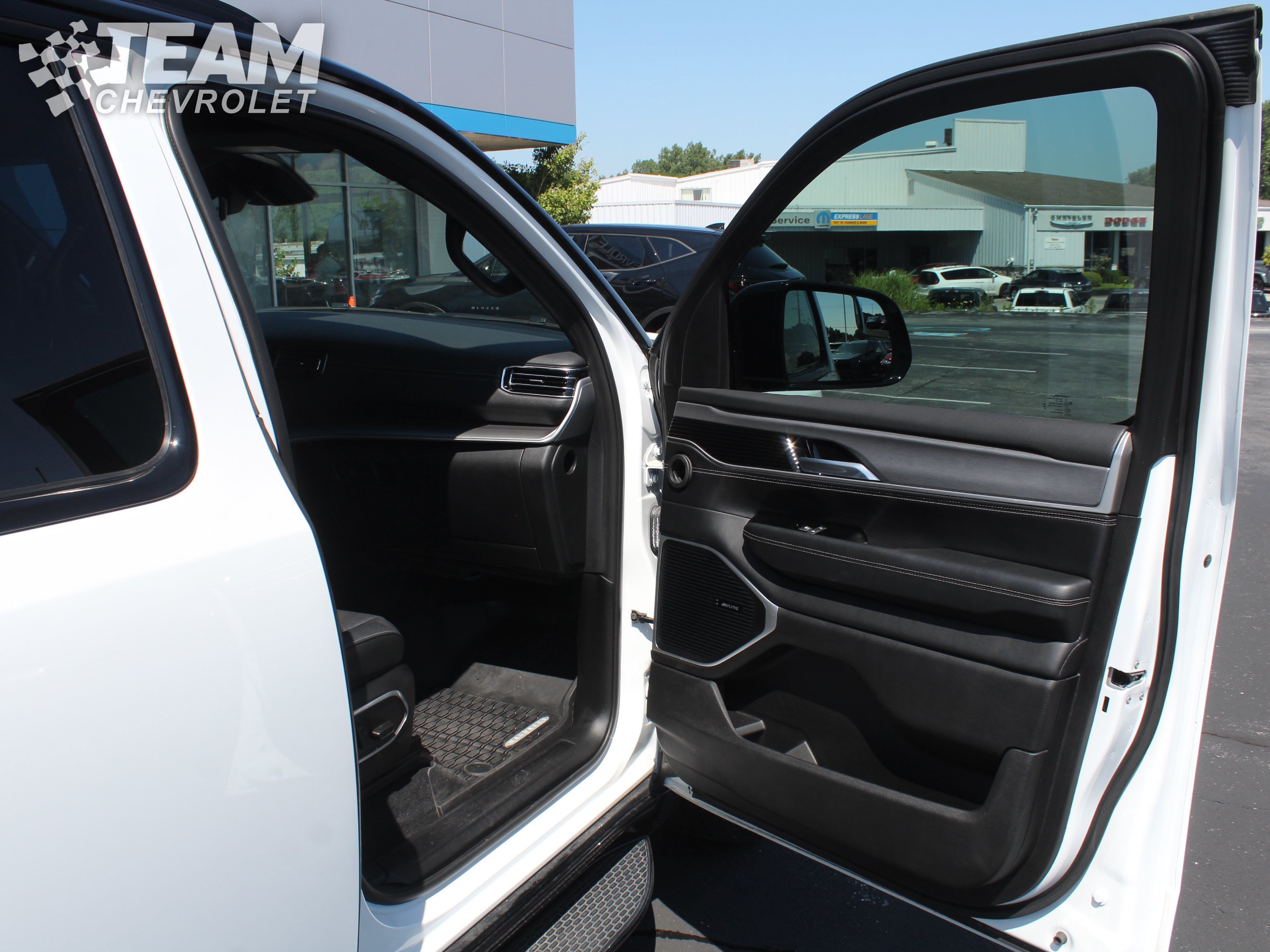 Used 2025 Jeep Wagoneer Series II AWD/4WD image 28