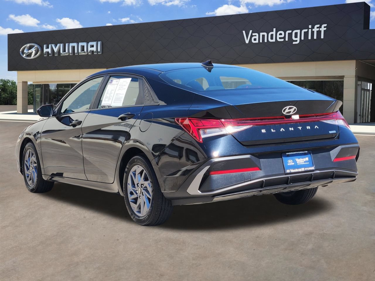 Certified 2024 Hyundai Elantra Blue FWD image 3