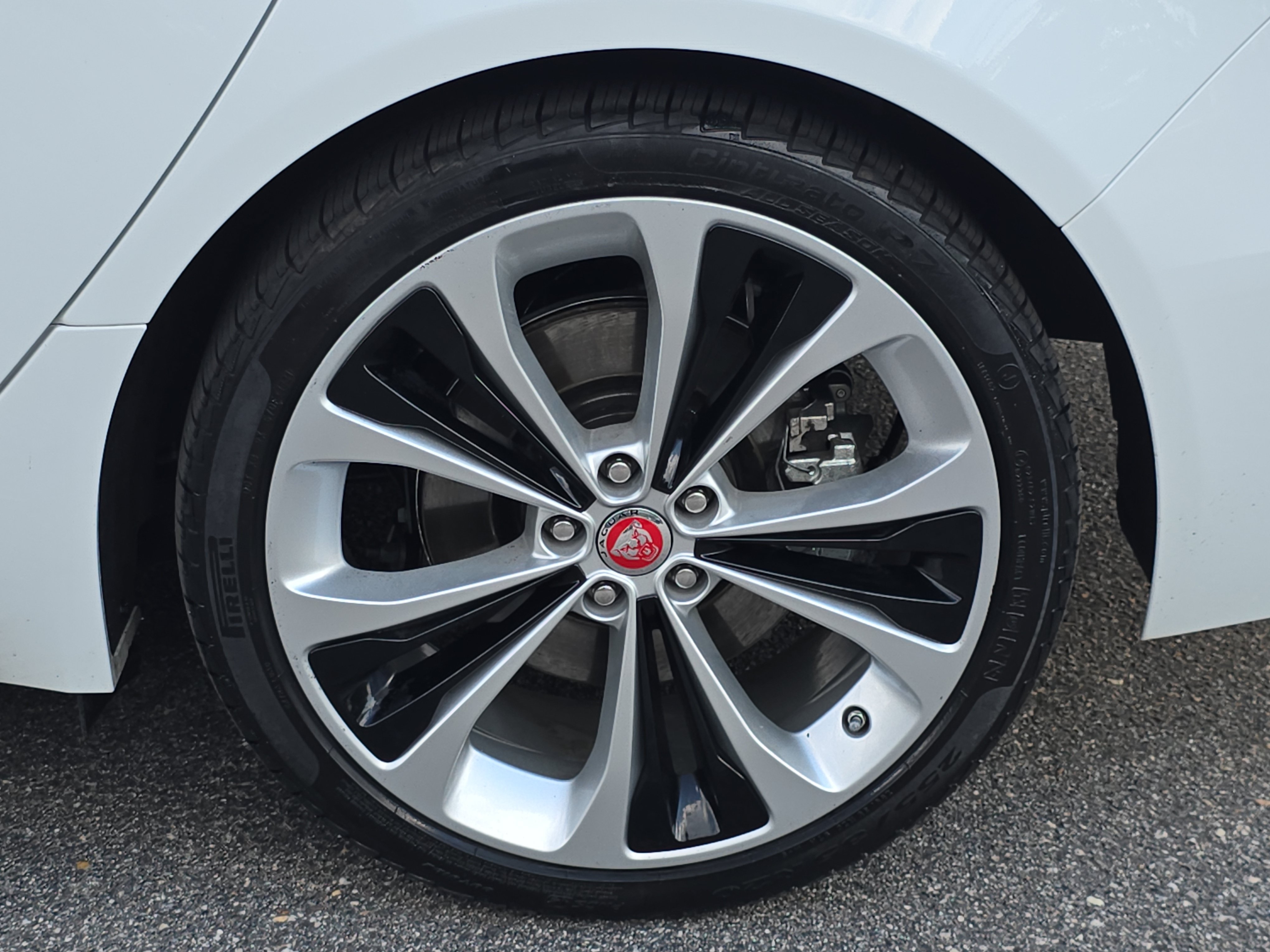 Used 2022 Jaguar XF SE RWD image 35