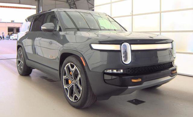 Used 2024 Rivian R1S Adventure AWD/4WD image 3