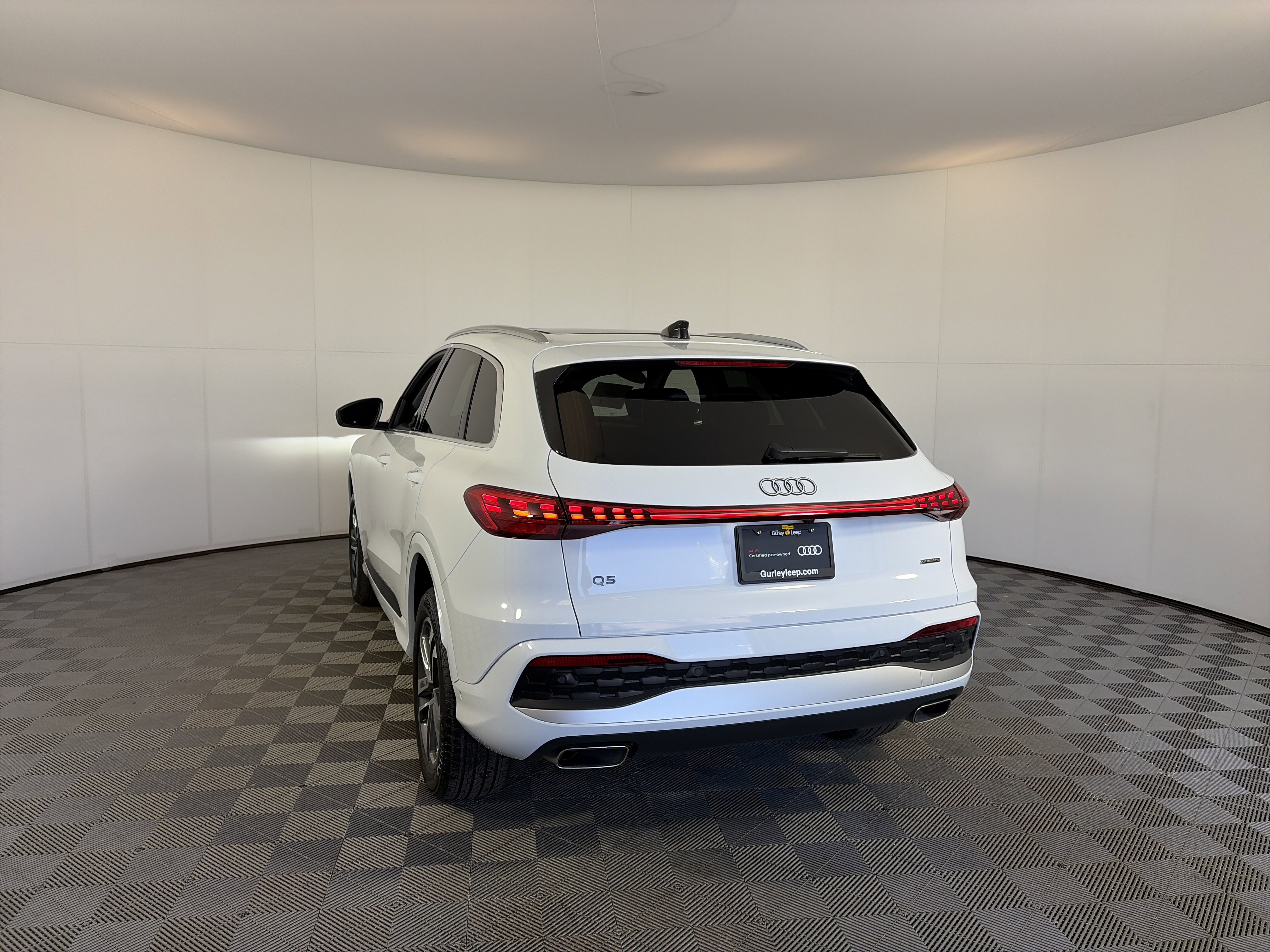 Used 2025 Audi Q5 Premium w/ Convenience Package image 8