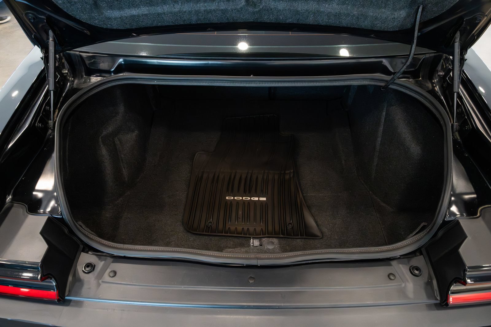 Used 2015 Dodge Challenger R/T Plus RWD image 8