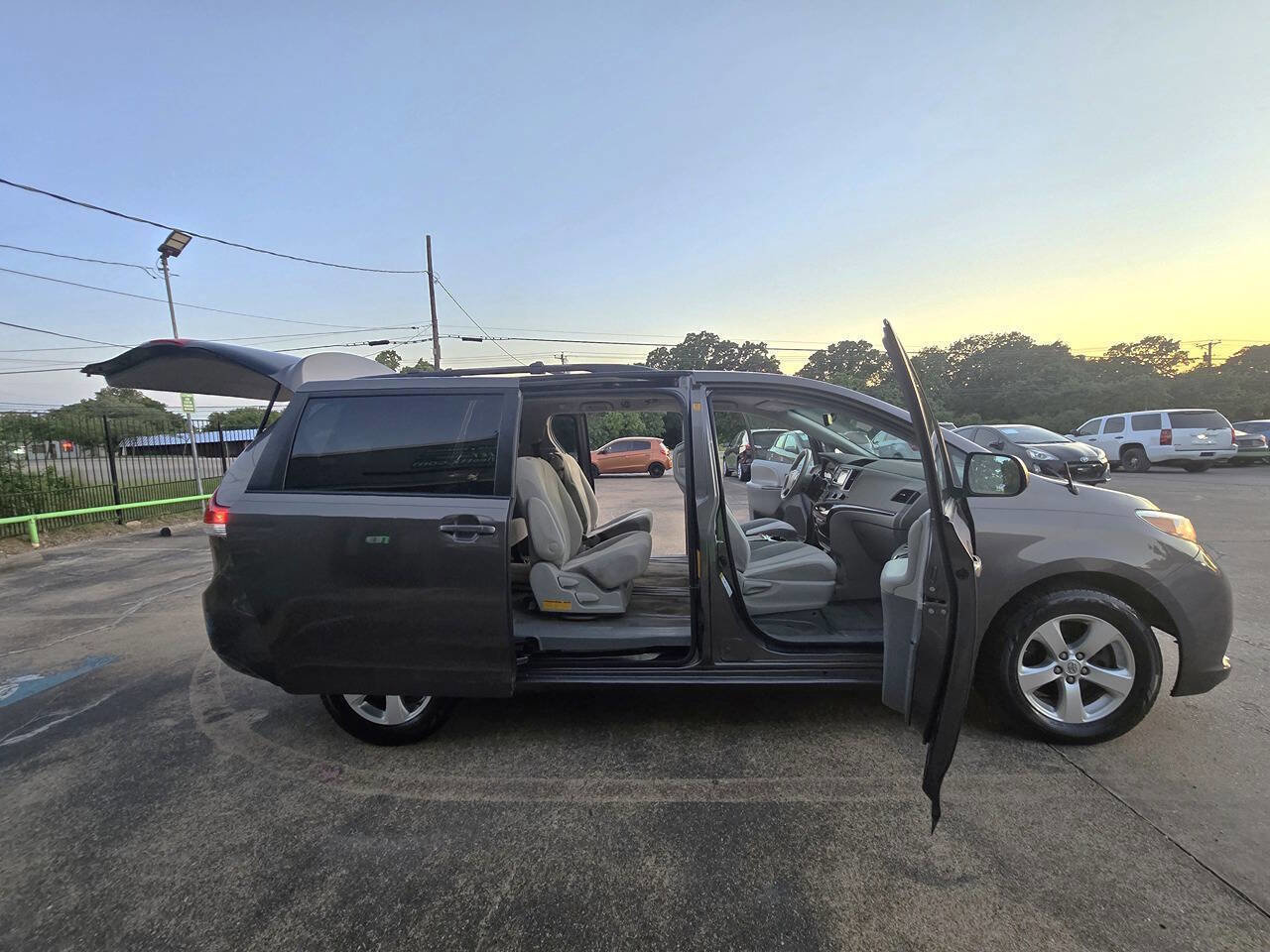 Used 2012 Toyota Sienna LE FWD image 52
