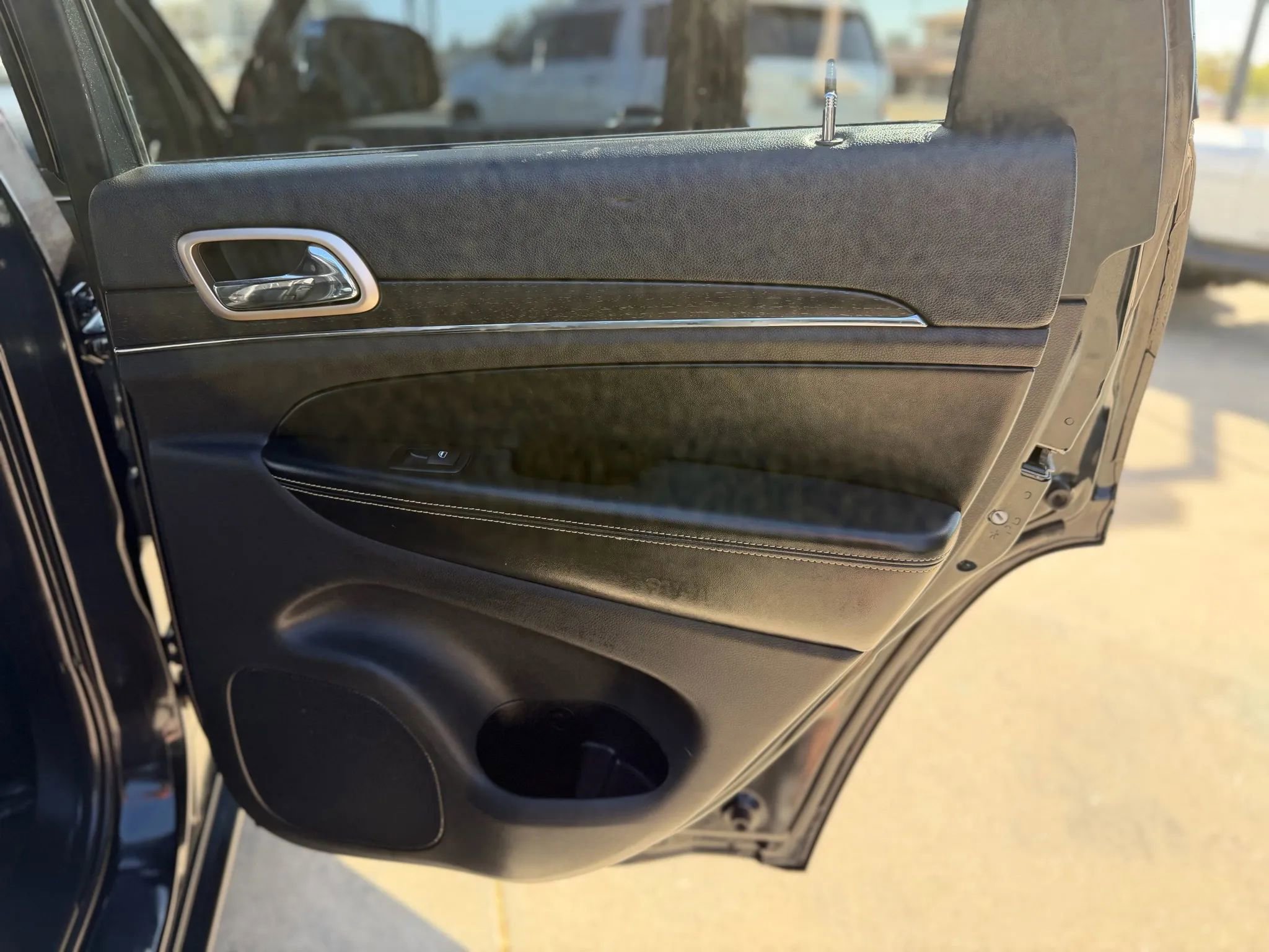 Used 2015 Jeep Grand Cherokee Limited image 42