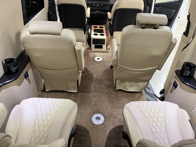 Used 2023 Mercedes-Benz Sprinter 2500 image 17