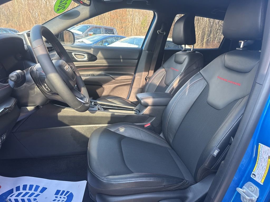 Used 2025 Jeep Compass Trailhawk image 14