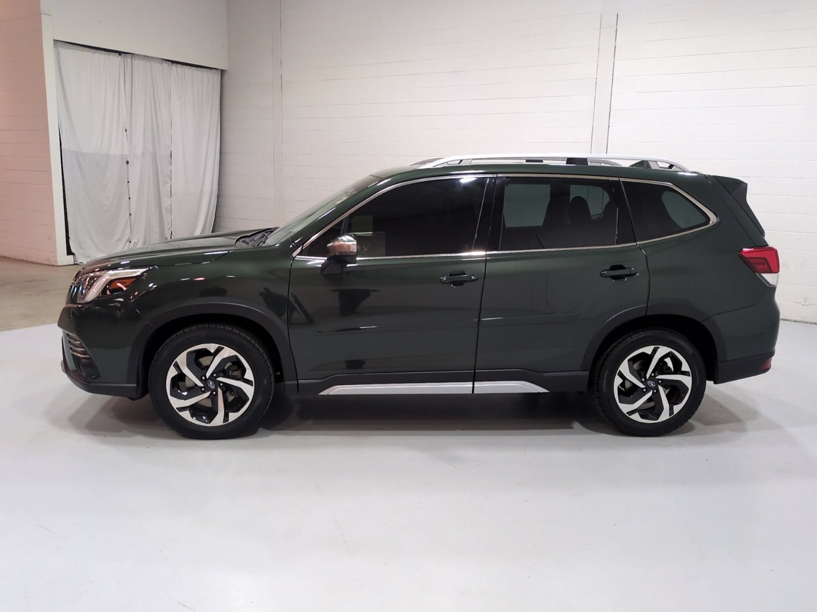Certified 2023 Subaru Forester Touring w/ Popular Package #2 AWD/4WD image 6