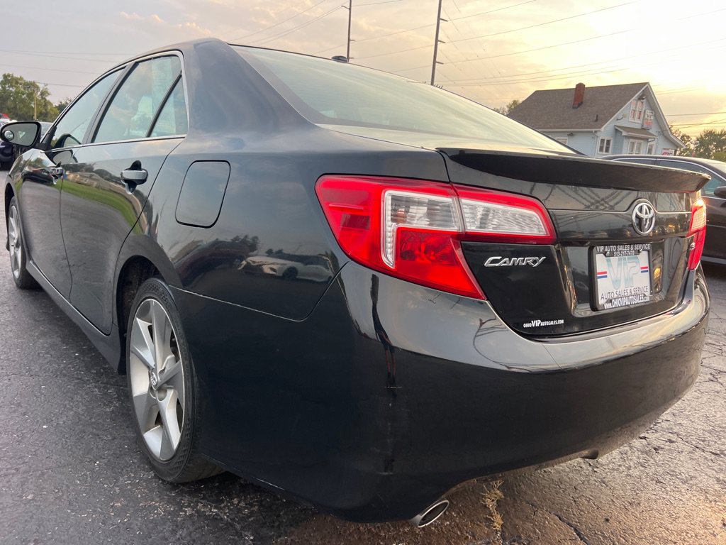 Used 2012 Toyota Camry SE w/ Leather Pkg FWD image 9