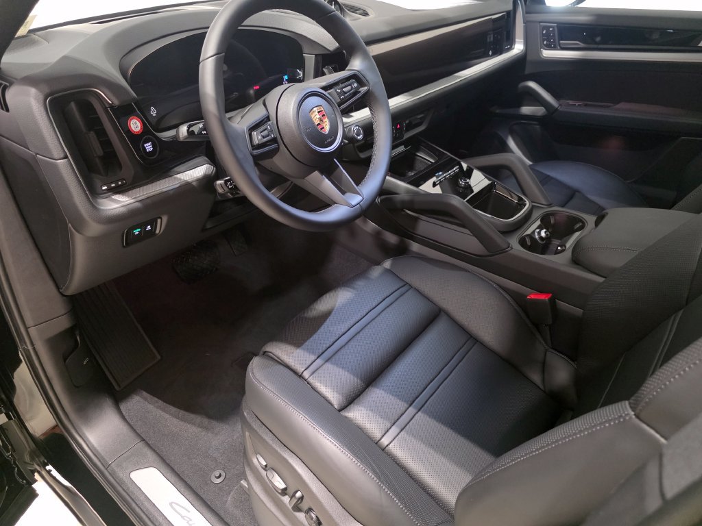 New 2026 Porsche Cayenne Coupe AWD/4WD image 4