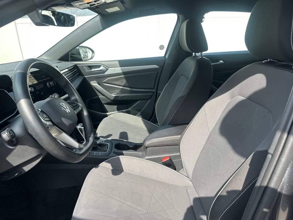 Used 2025 Volkswagen Jetta Sport FWD image 39