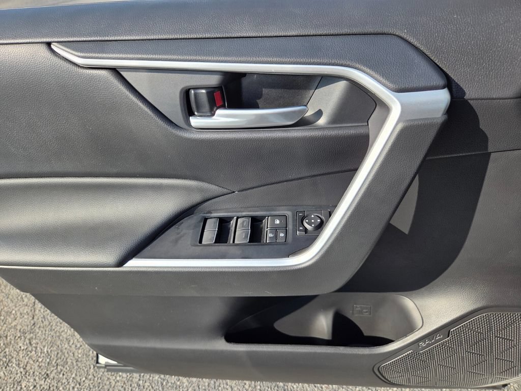 Used 2025 Toyota RAV4 XLE Premium FWD image 31