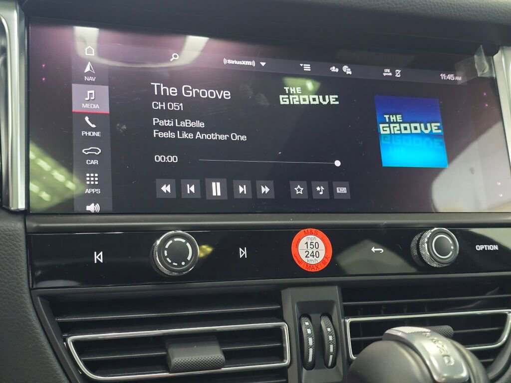 Certified 2024 Porsche Macan image 16