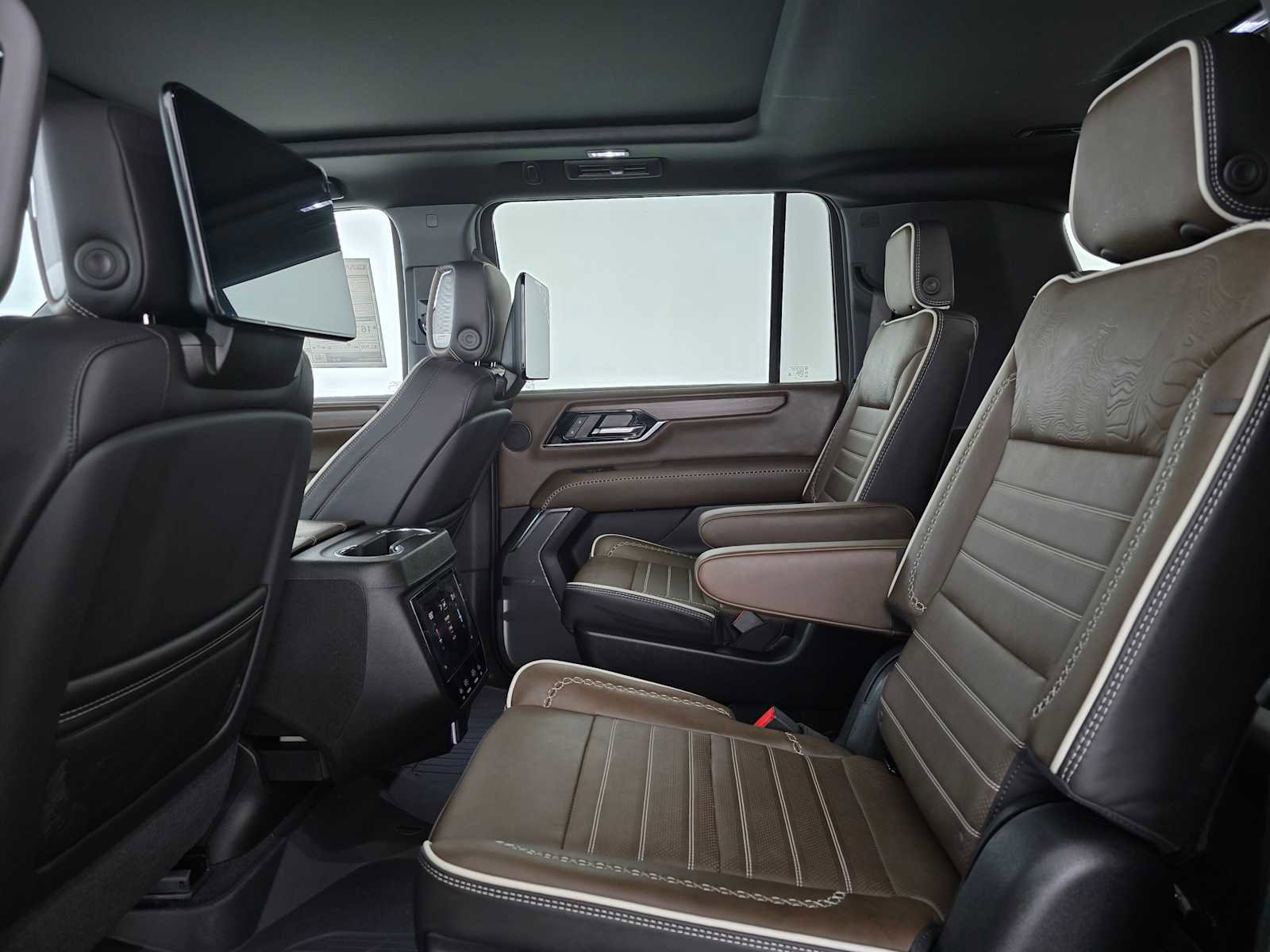 New 2026 GMC Yukon XL Denali Ultimate w/ LPO, Illumination Package image 17