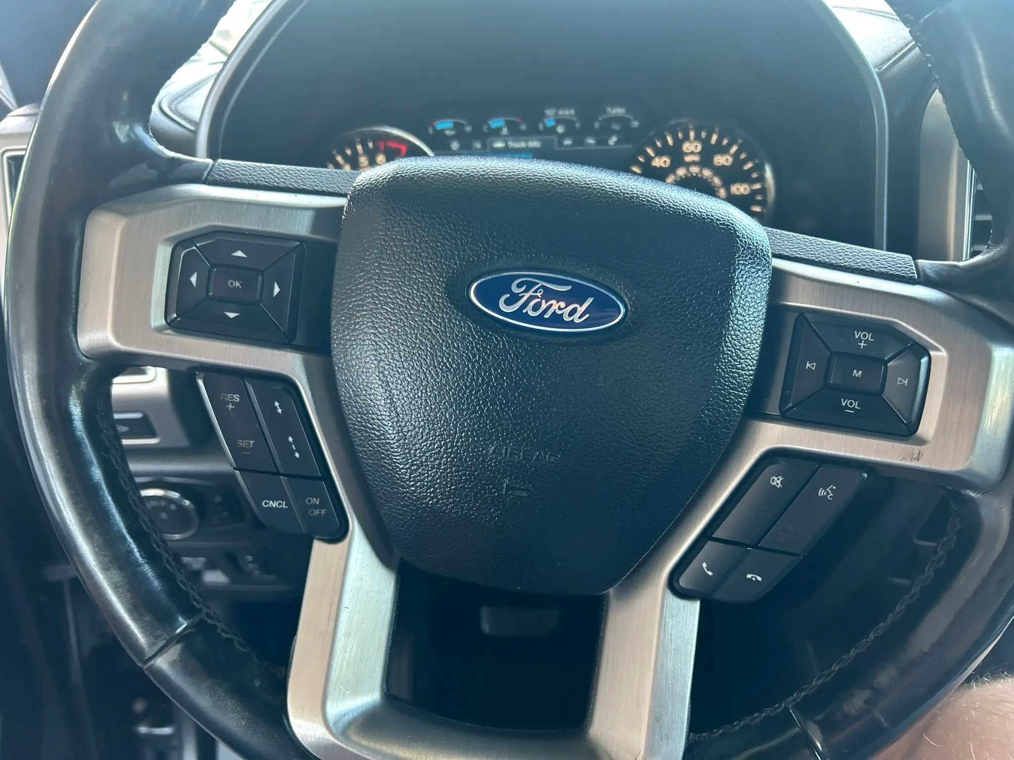 Used 2018 Ford F150 Platinum w/ Equipment Group 701A Luxury AWD/4WD image 26