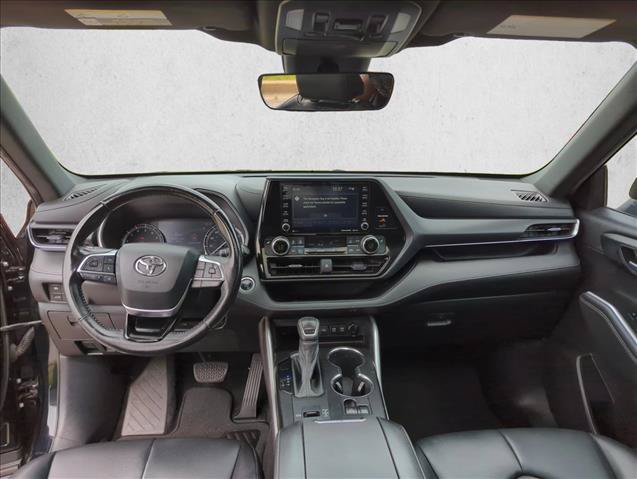 Used 2021 Toyota Highlander XSE FWD image 20