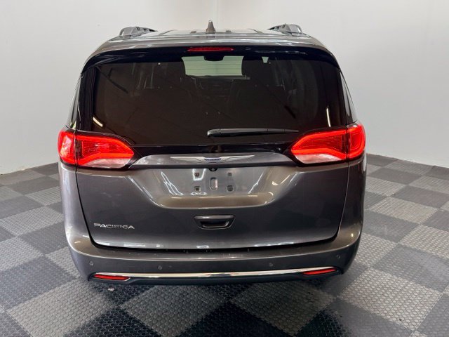 Used 2018 Chrysler Pacifica Touring-L Plus w/ Advanced Safetytec Group FWD image 9