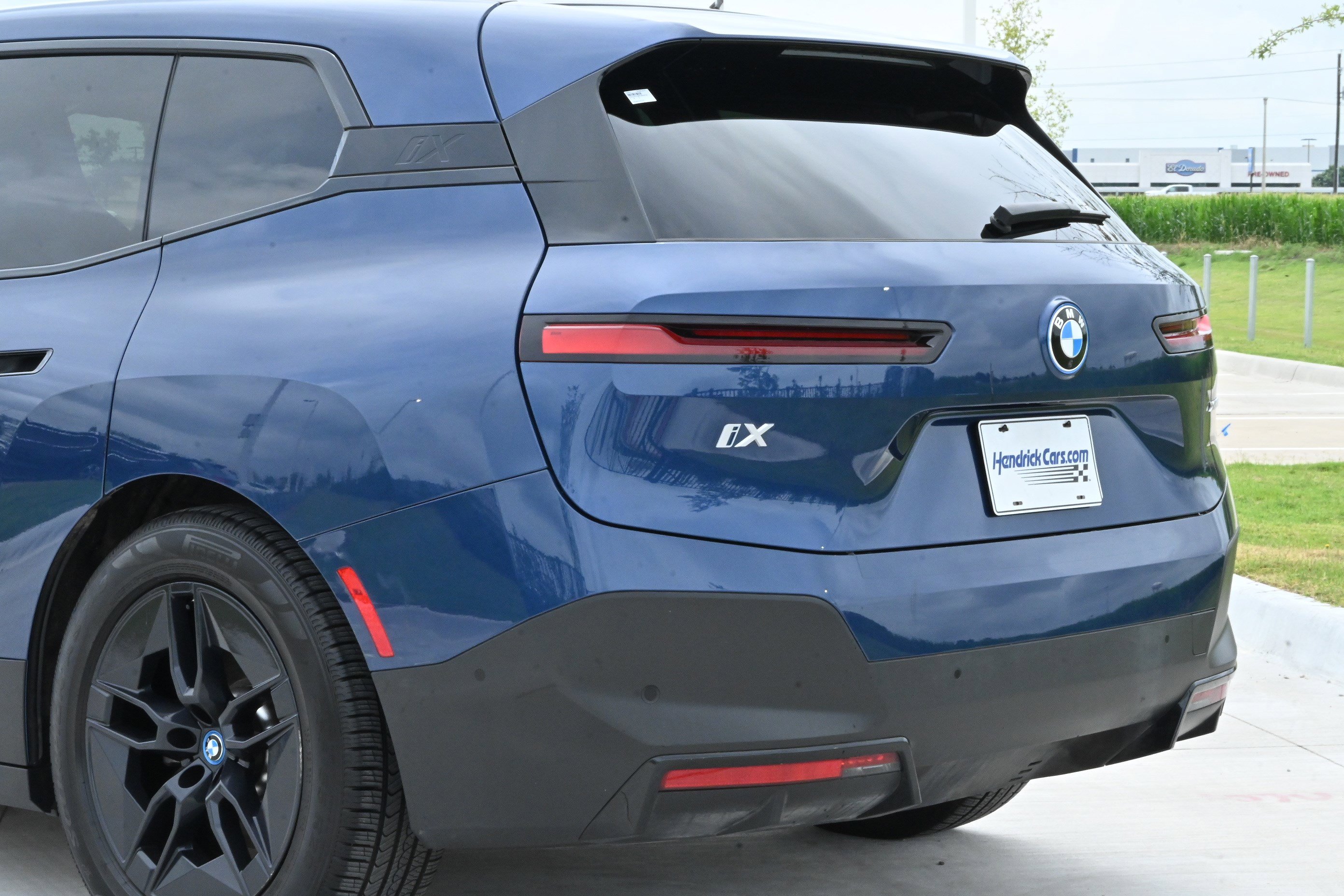 Certified 2023 BMW iX xDrive50 w/ Premium Package AWD/4WD image 39