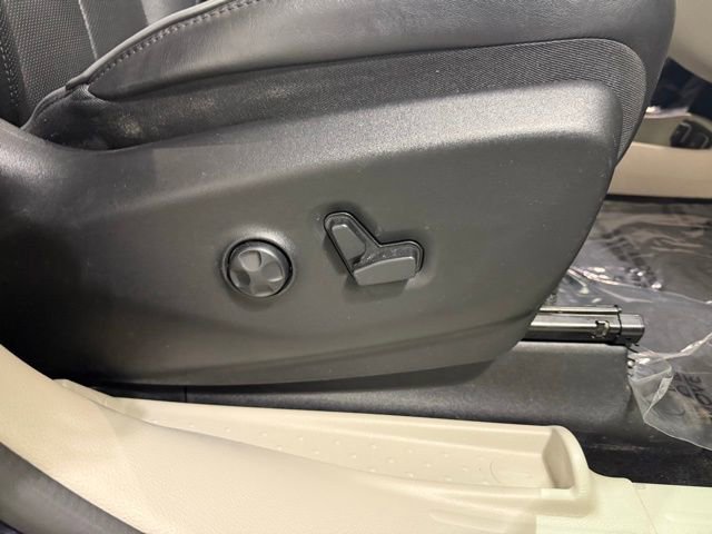 Used 2019 Chrysler Pacifica Limited w/ Tire & Wheel Group image 29