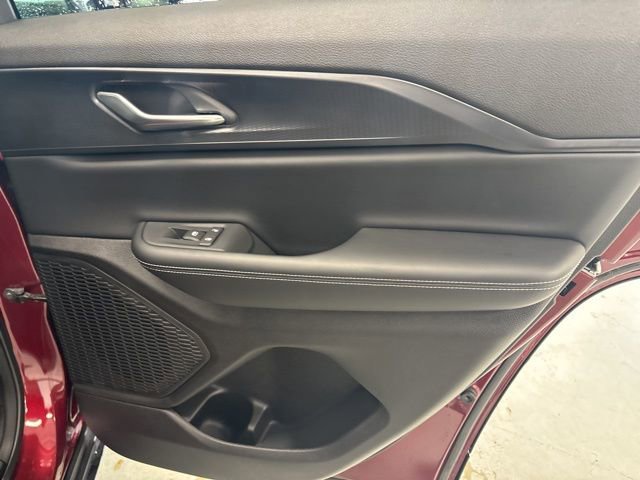 Used 2025 Jeep Grand Cherokee Altitude w/ Trailer Tow Package image 30