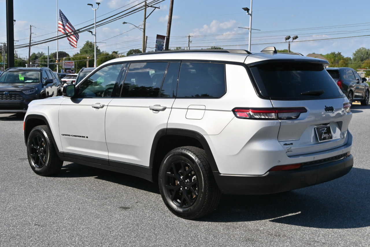 Used 2024 Jeep Grand Cherokee L Laredo image 9